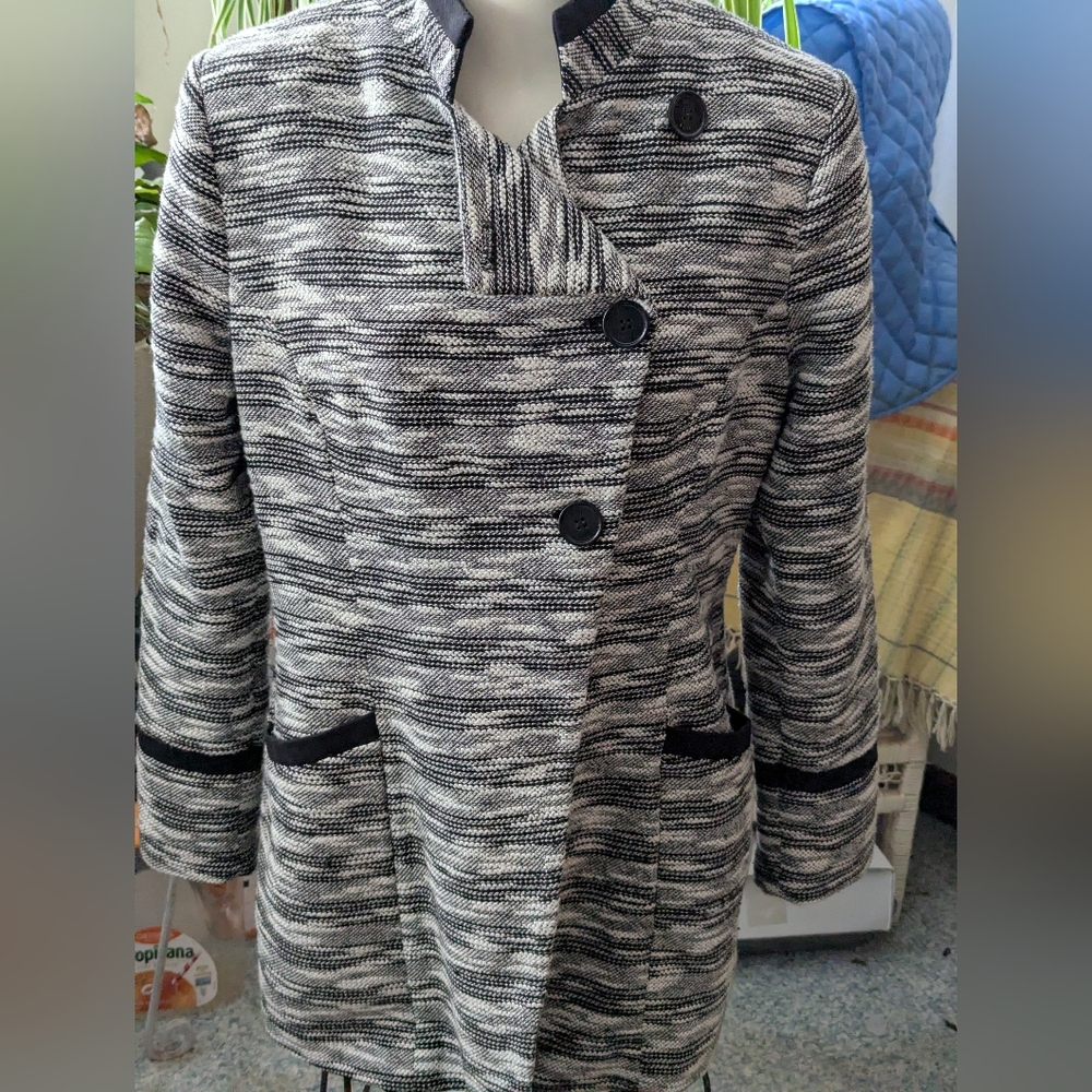 Xuss Black/White Tweedy Print Off center Closure Lined Longer Jkt Sz L 10-12